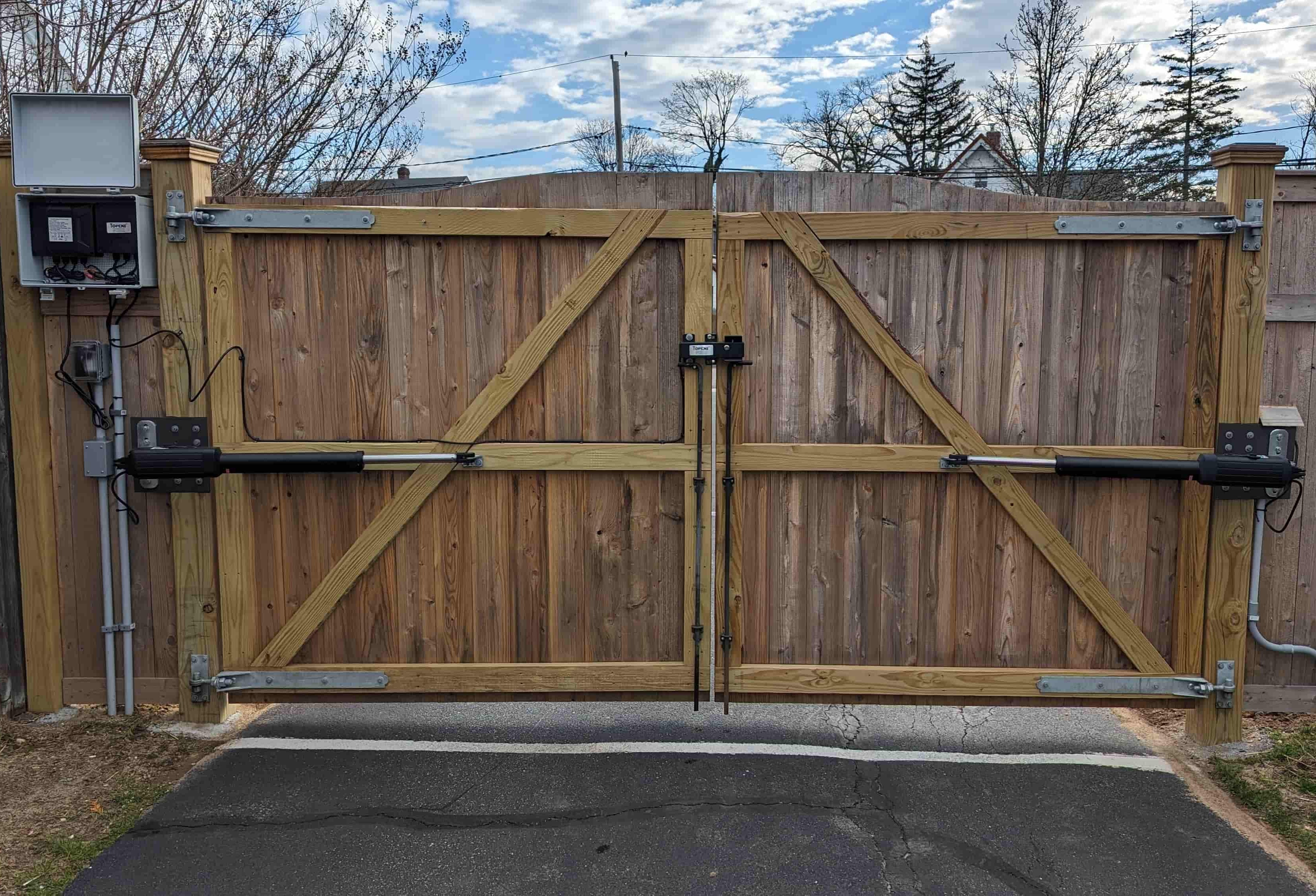 A8132 Heavy Duty Dual Swing Gate Opener in real life