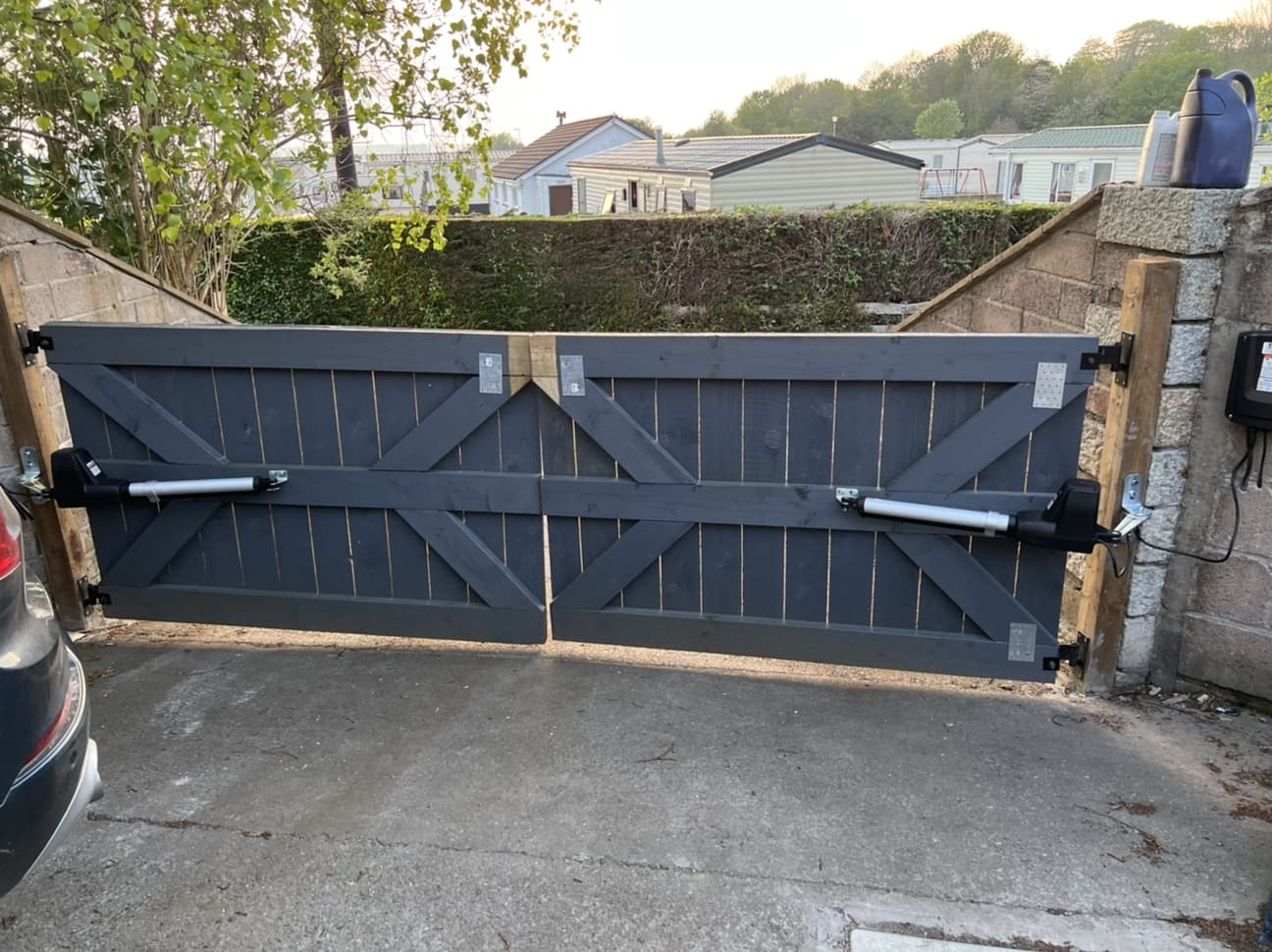 AT602 Dual Swing Gate Opener in real life