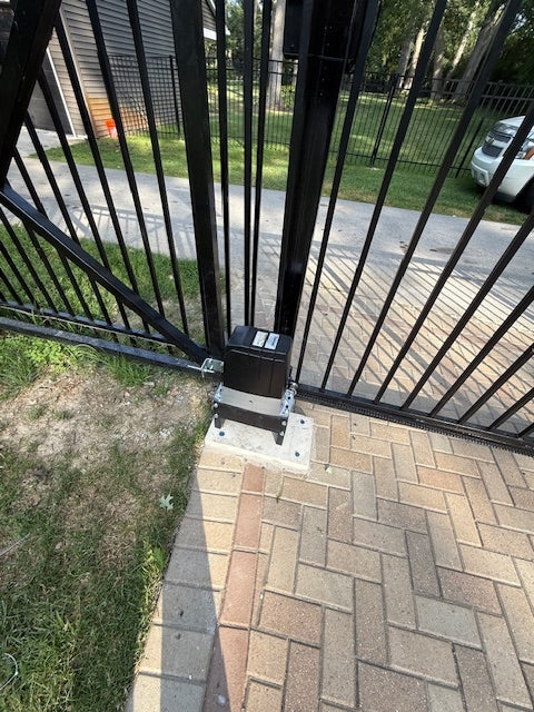 DKC2000S Solar Sliding Gate Opener in real life
