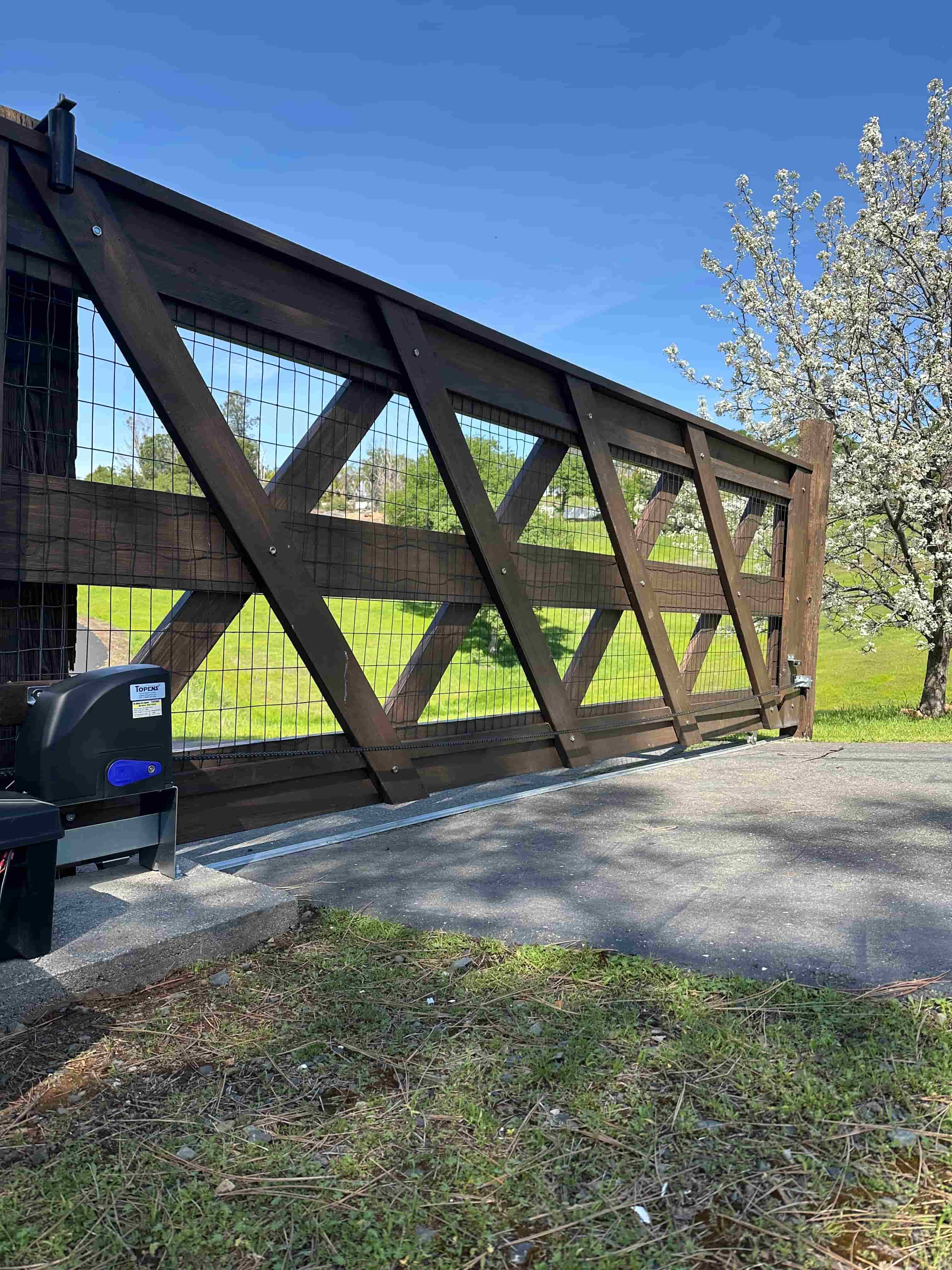 DKC500S Solar Powered Sliding Gate Opener in real life