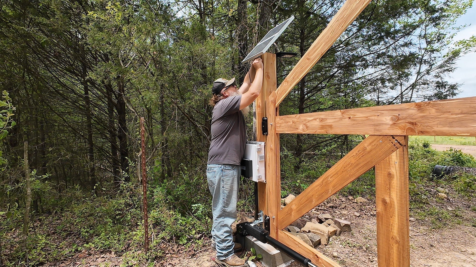 Solar Gate Opener: Everything Homeowners Need to Know Before Buying