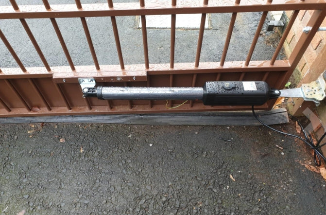 A3S Solar Single Swing Gate Opener in real life