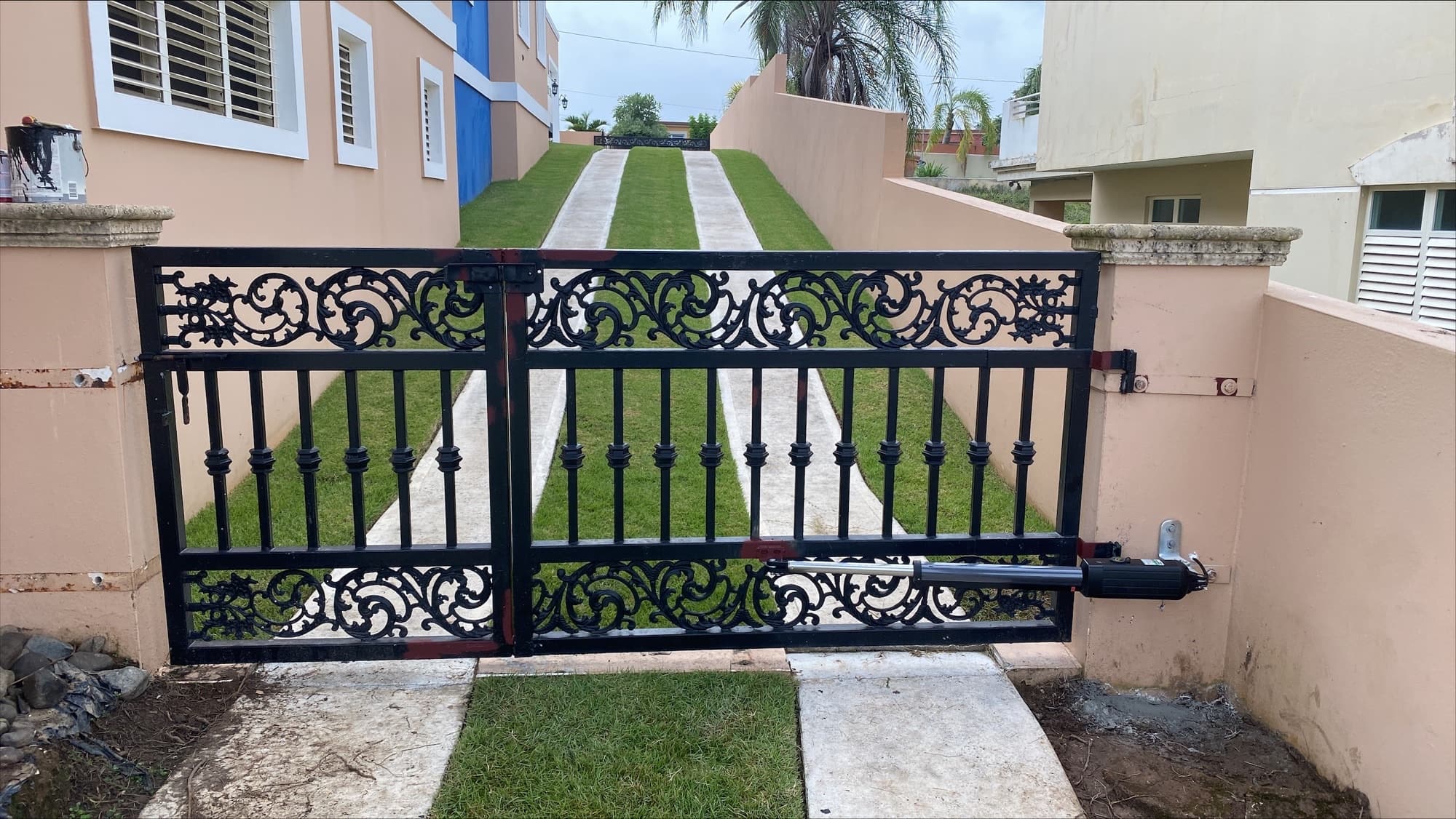 A5 Single Swing Gate Opener in real life