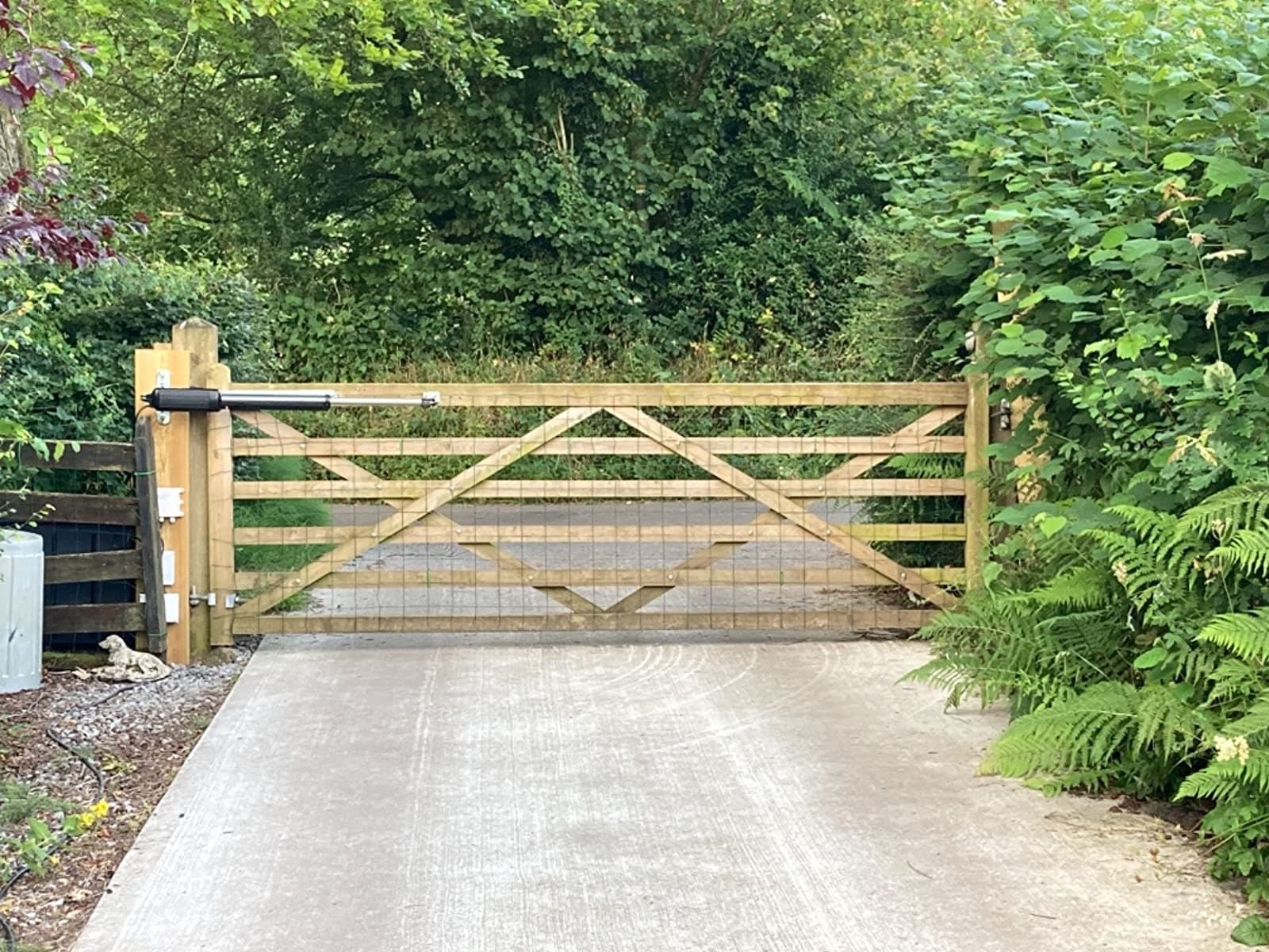 A5 Single Swing Gate Opener in real life