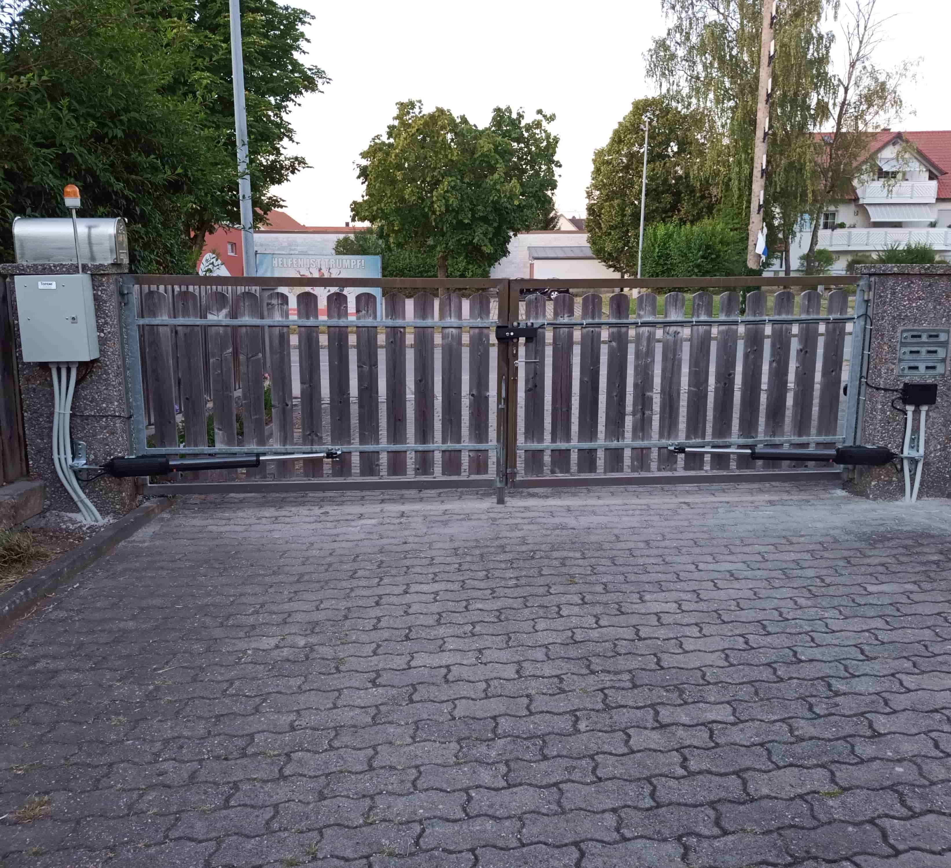 A5132 Dual Swing Gate Opener in real life