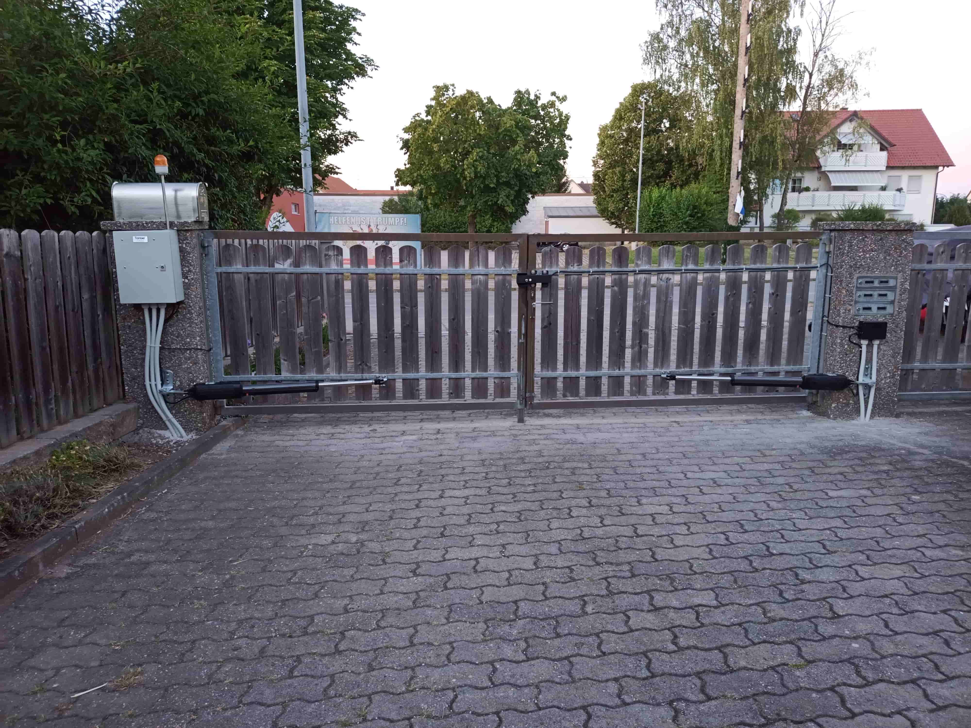 A5132 Dual Swing Gate Opener in real life