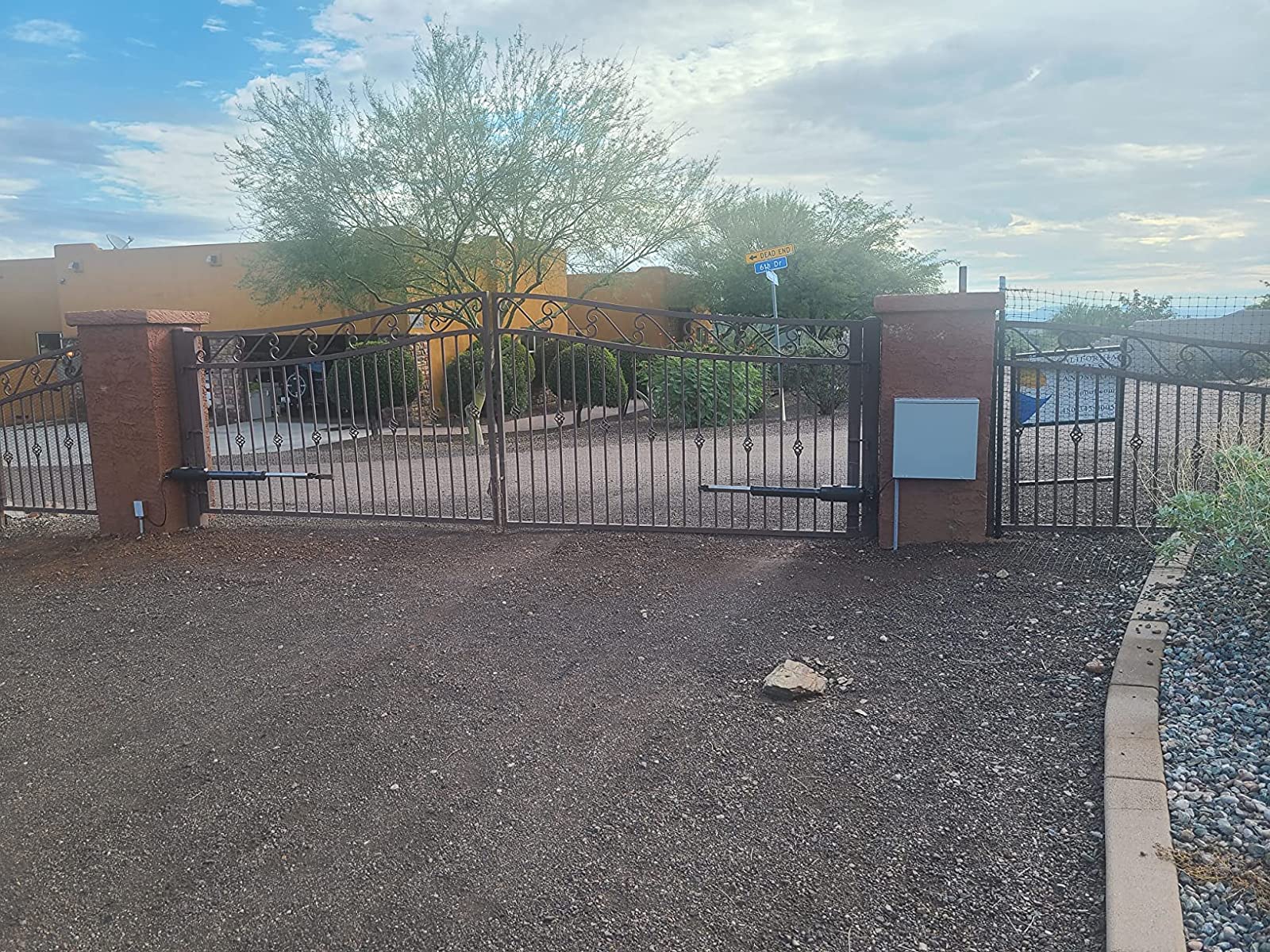A5132 Dual Swing Gate Opener in real life