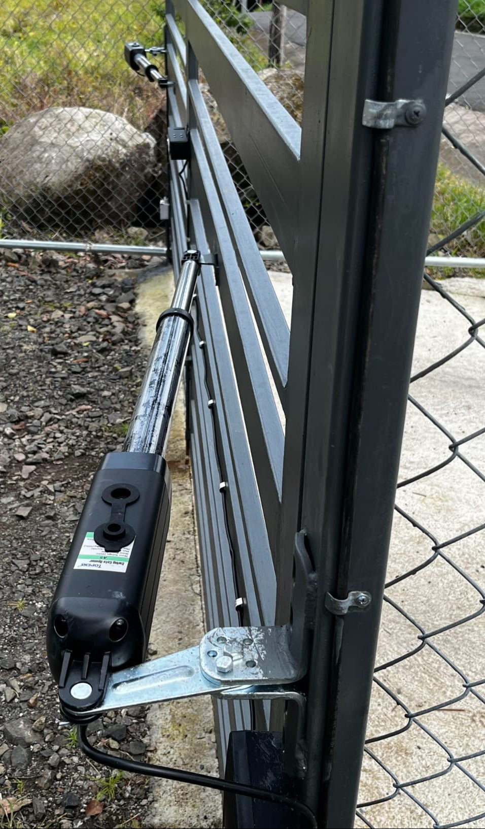 A5132 Dual Swing Gate Opener in real life