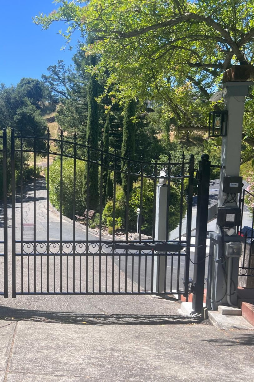 A5132 Dual Swing Gate Opener in real life