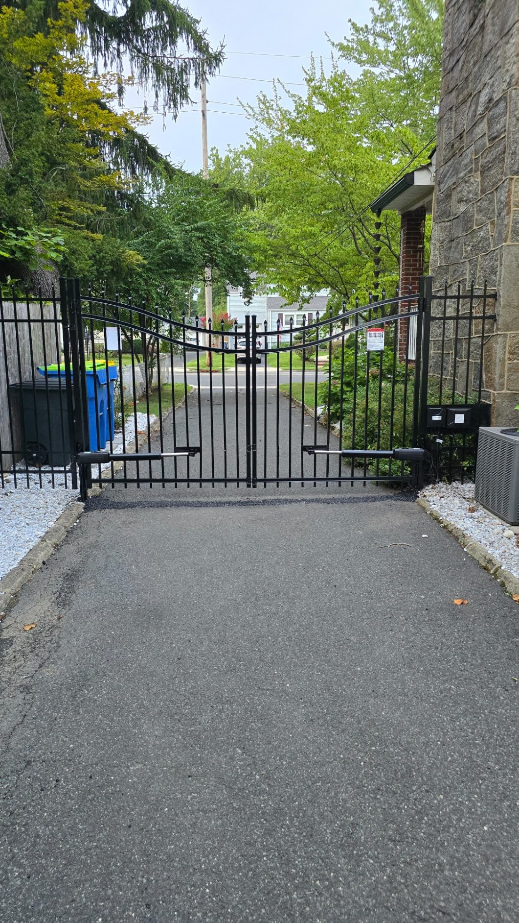 A5132 Dual Swing Gate Opener in real life