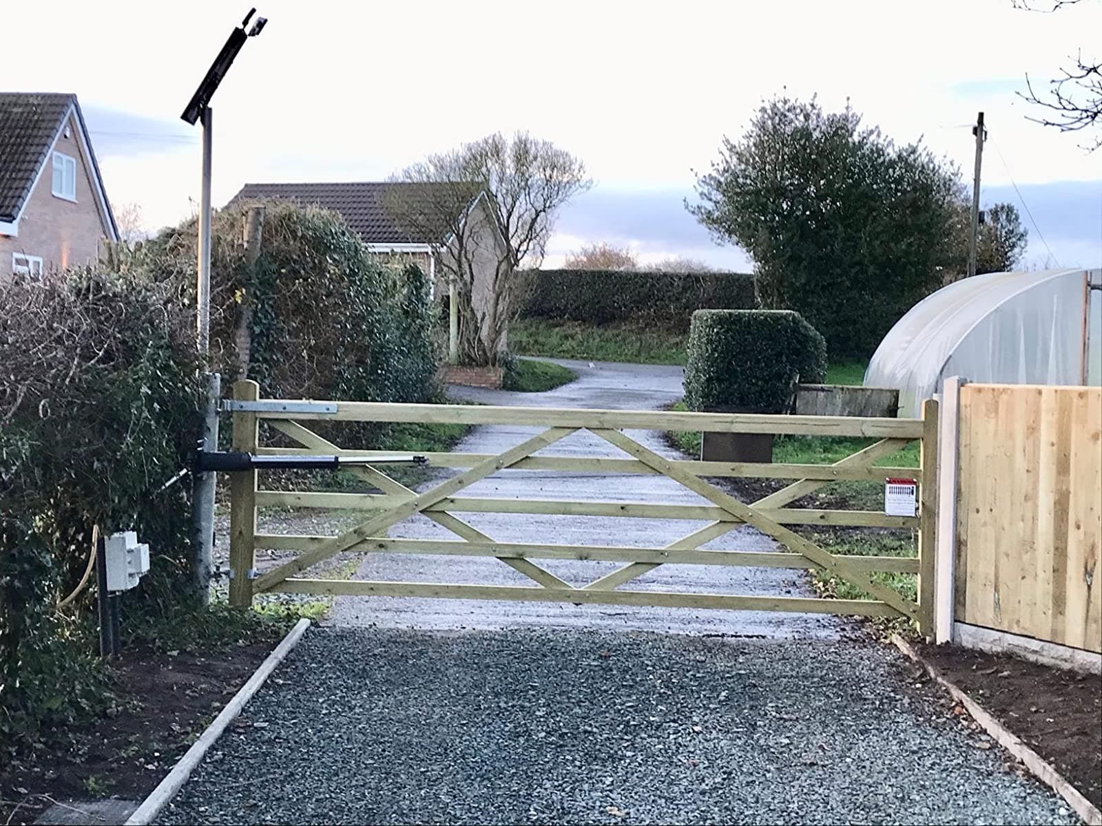 A5S Solar Single Swing Gate Opener in real life