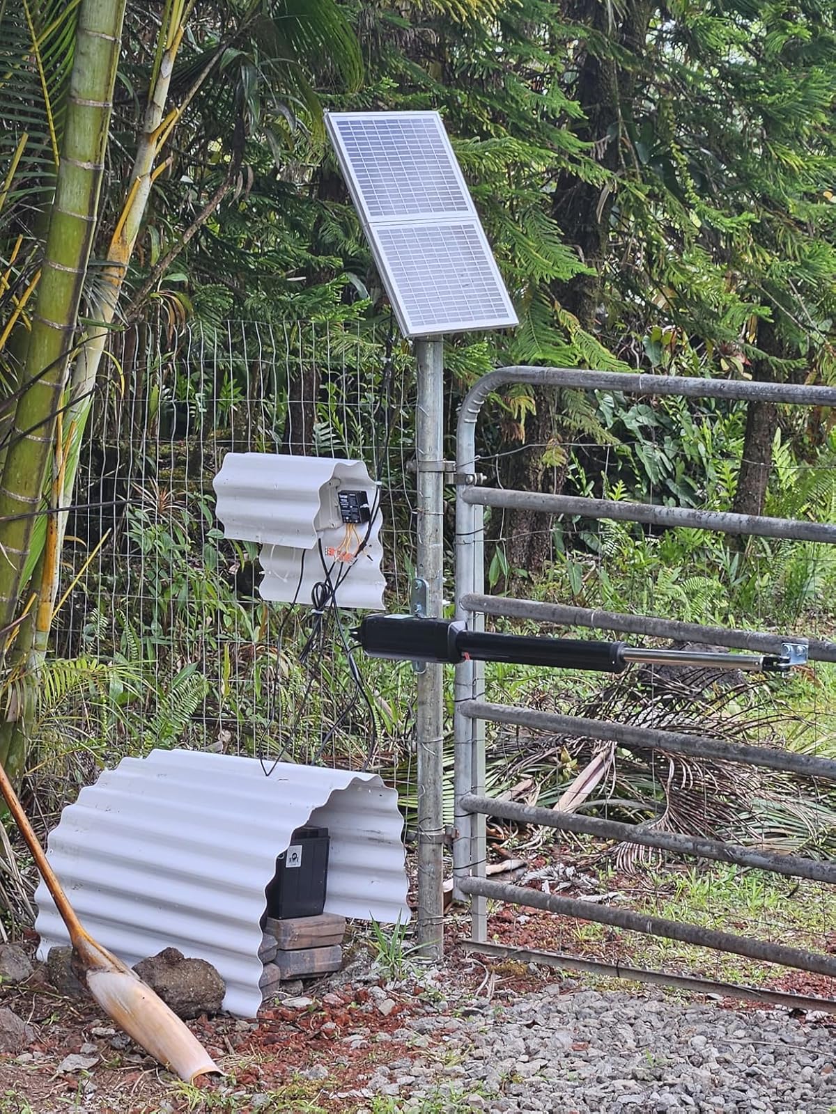 A5S Solar Single Swing Gate Opener in real life