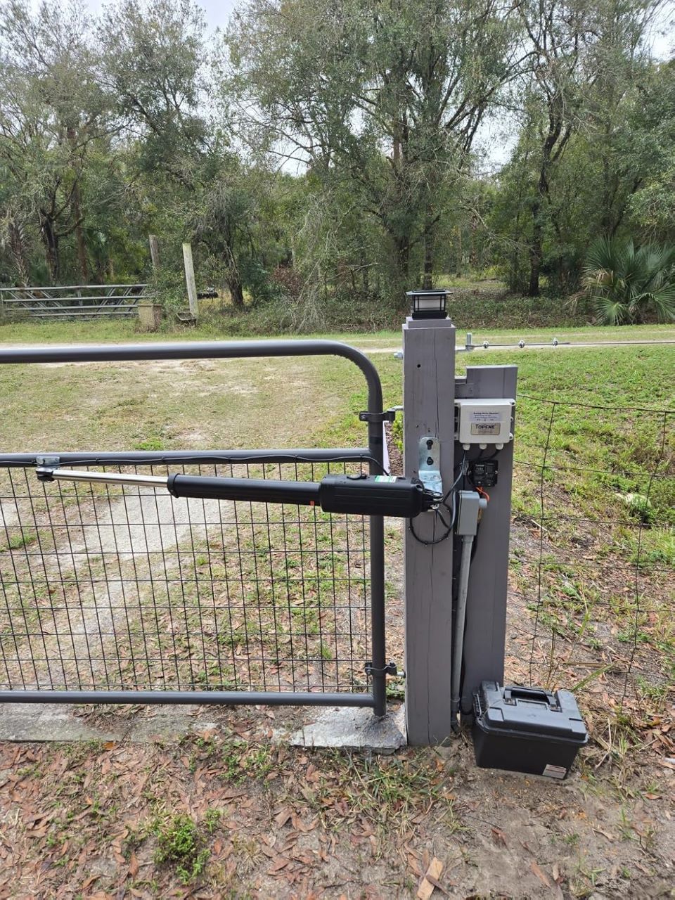 A5S Solar Single Swing Gate Opener in real life