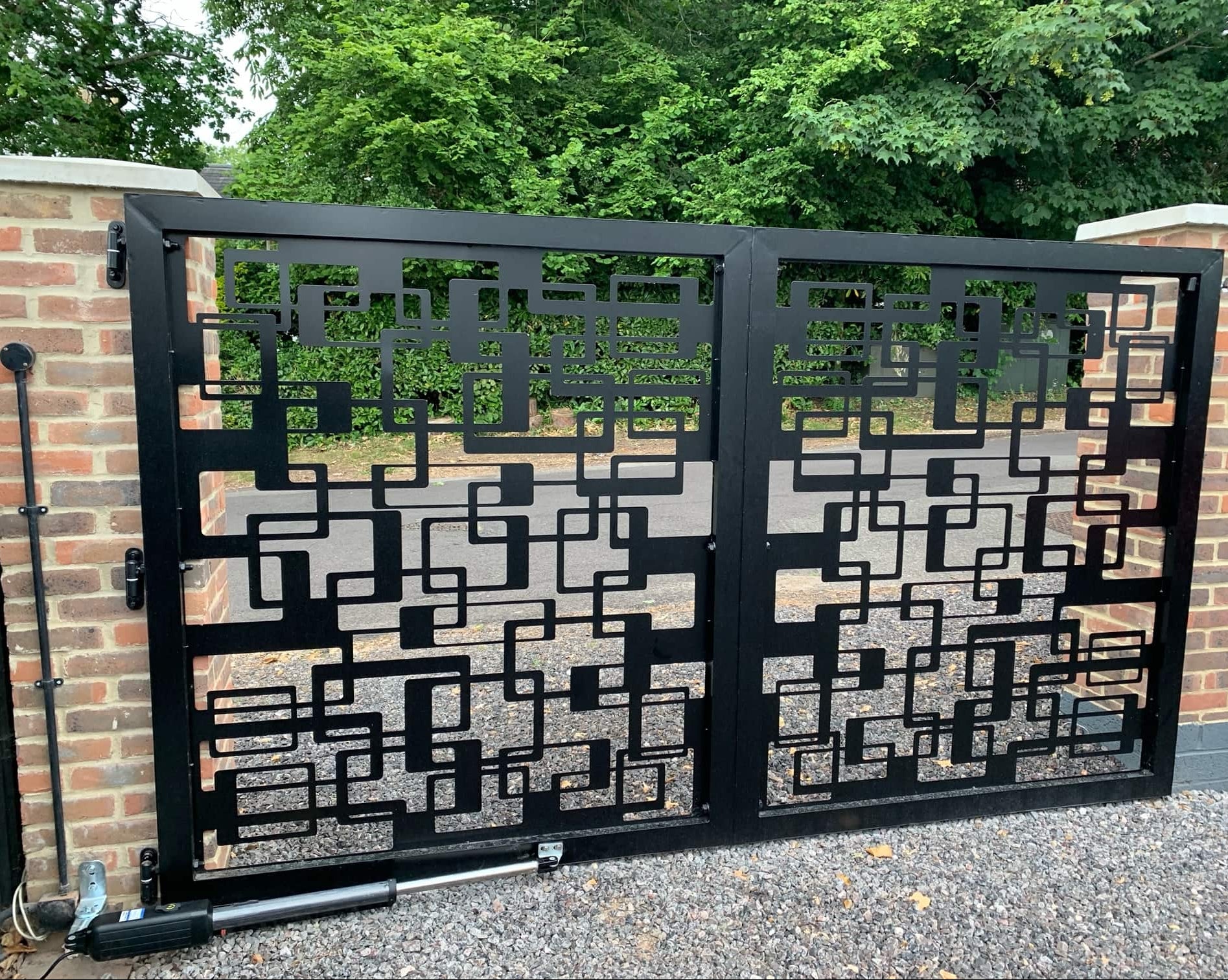 A8131 Heavy Duty Single Swing Gate Opener in real life