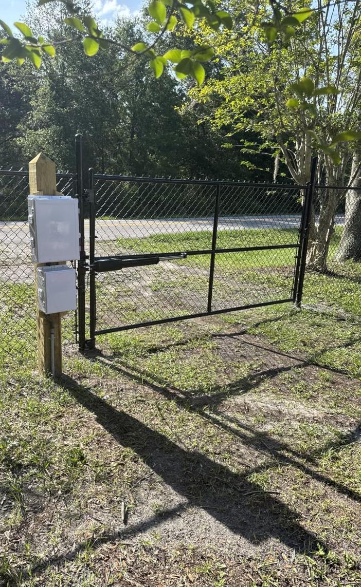 A8131 Heavy Duty Single Swing Gate Opener in real life