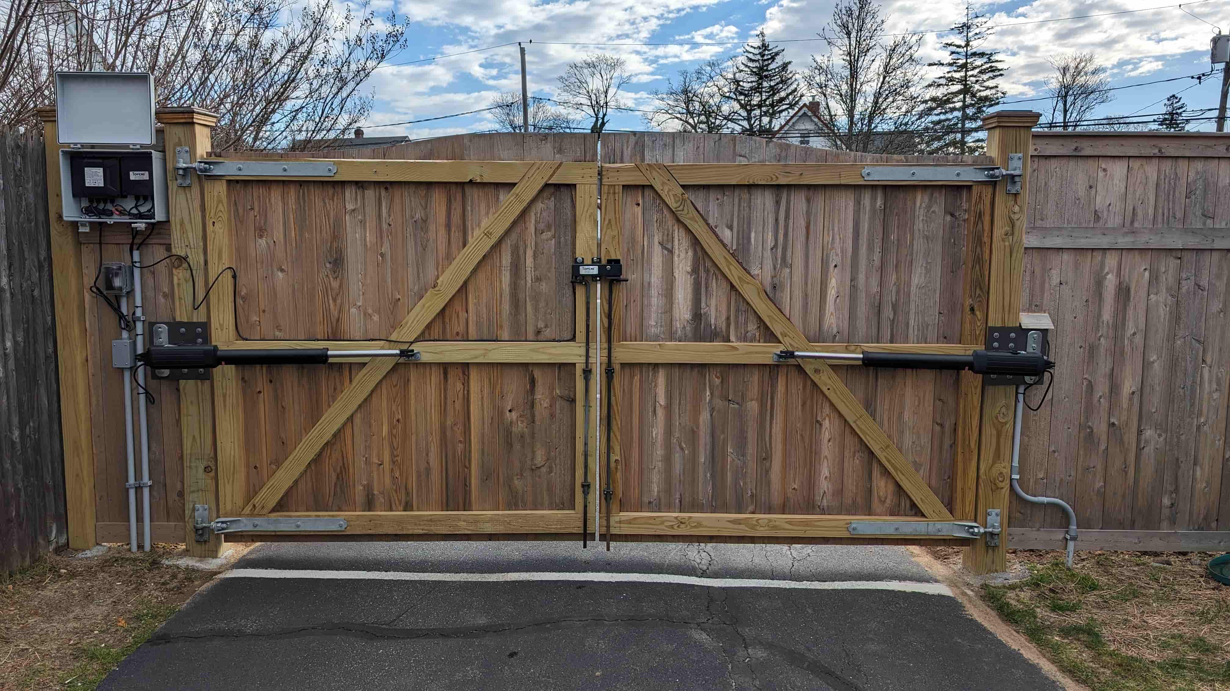 A8132 Heavy Duty Dual Swing Gate Opener in real life