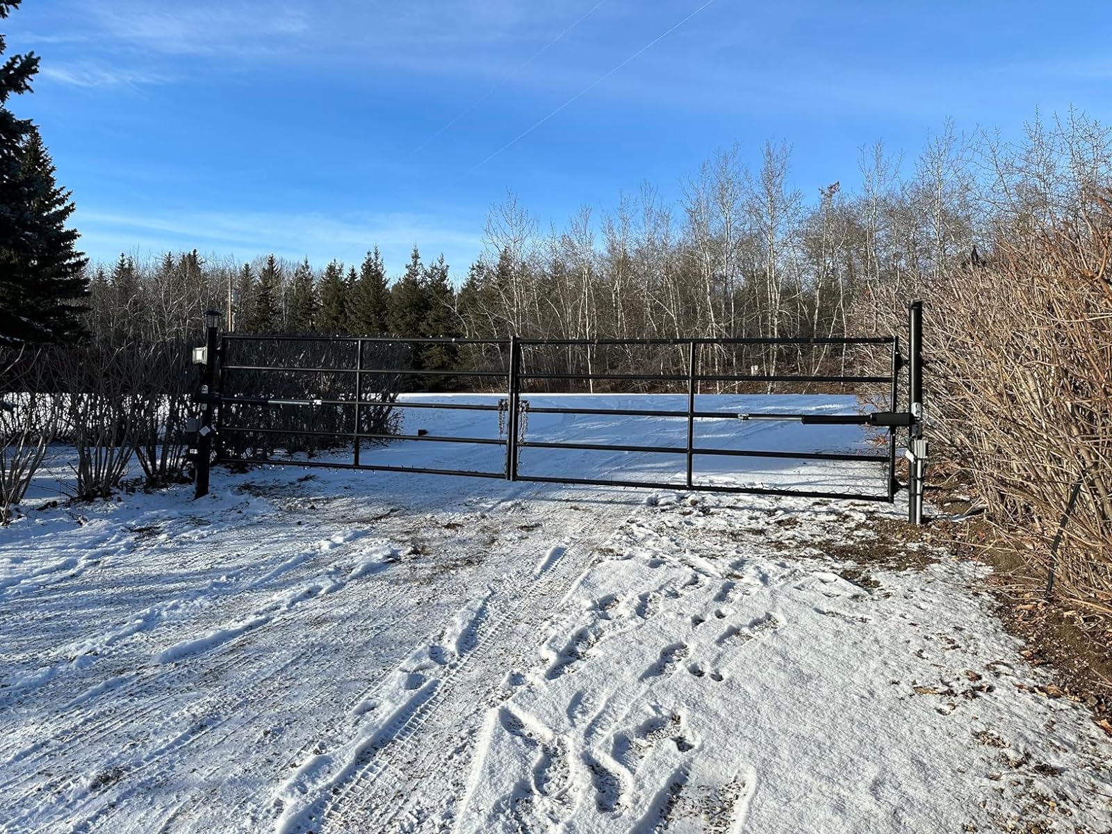 A8132 Heavy Duty Dual Swing Gate Opener in real life