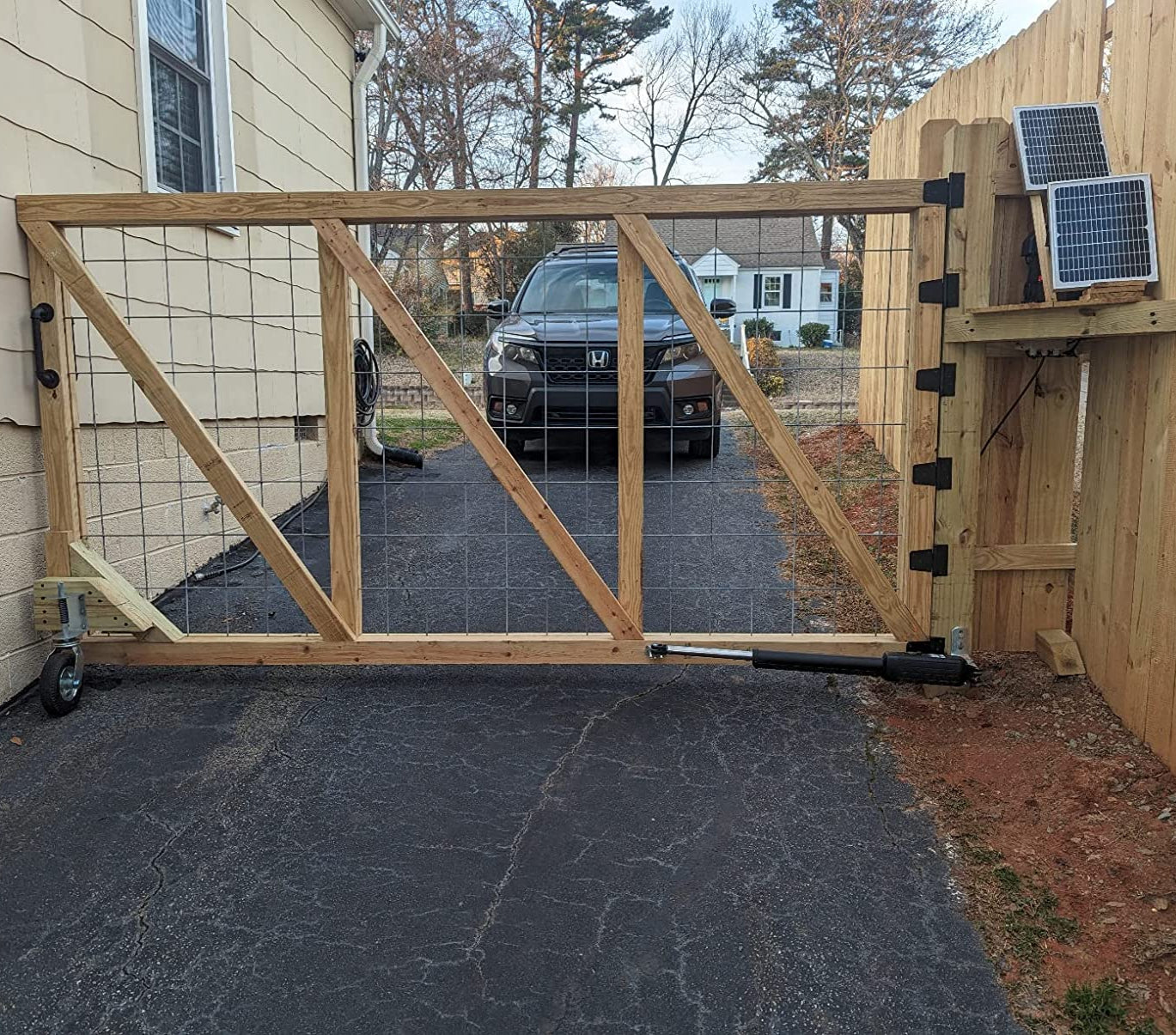 A8S Heavy Duty Solar Single Swing Gate Opener in real life