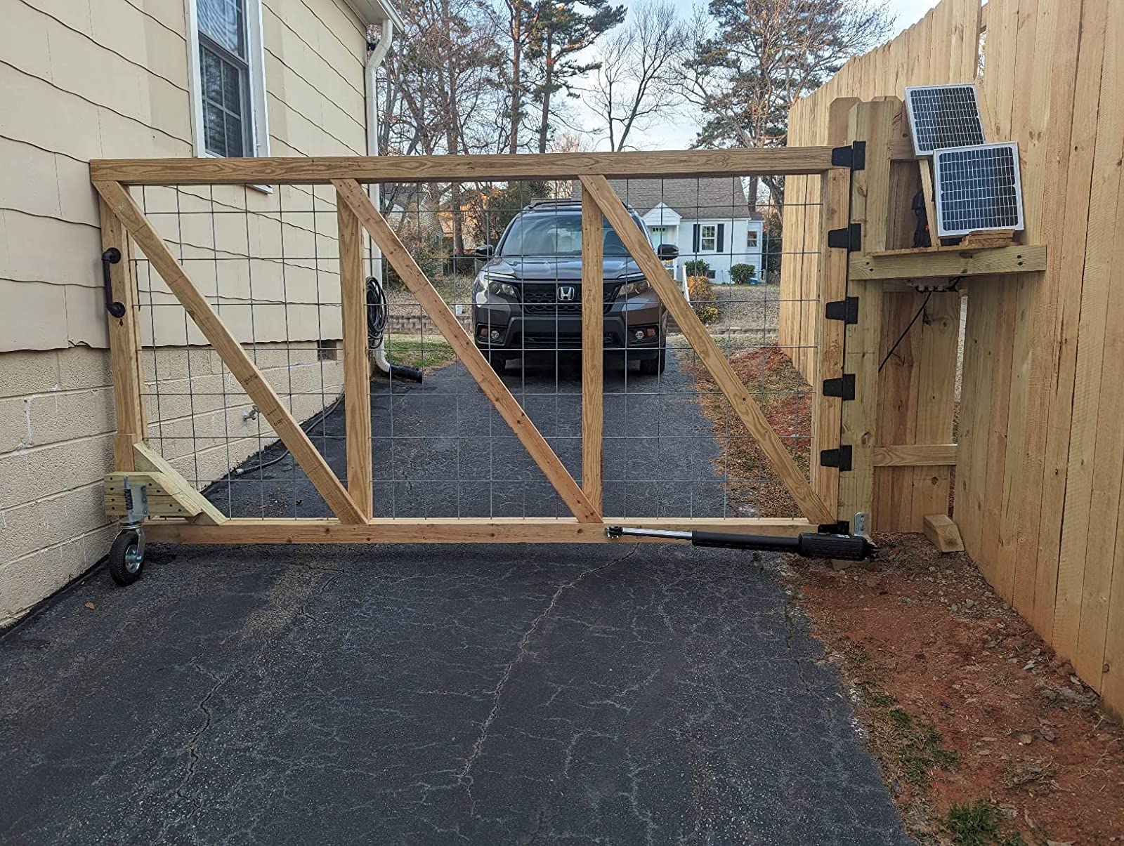 A8S Heavy Duty Solar Single Swing Gate Opener in real life