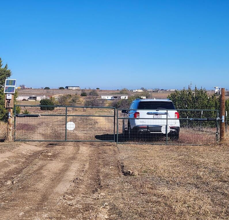 AD5S Solar Dual Swing Gate Opener in real life