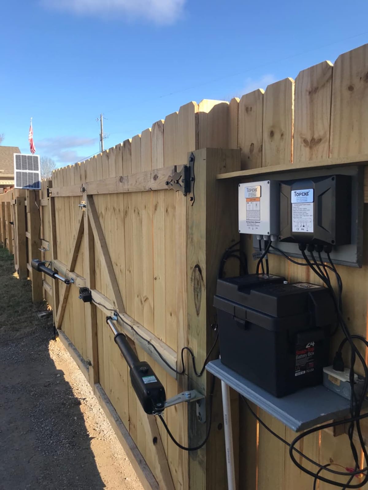 AD5S Solar Dual Swing Gate Opener in real life