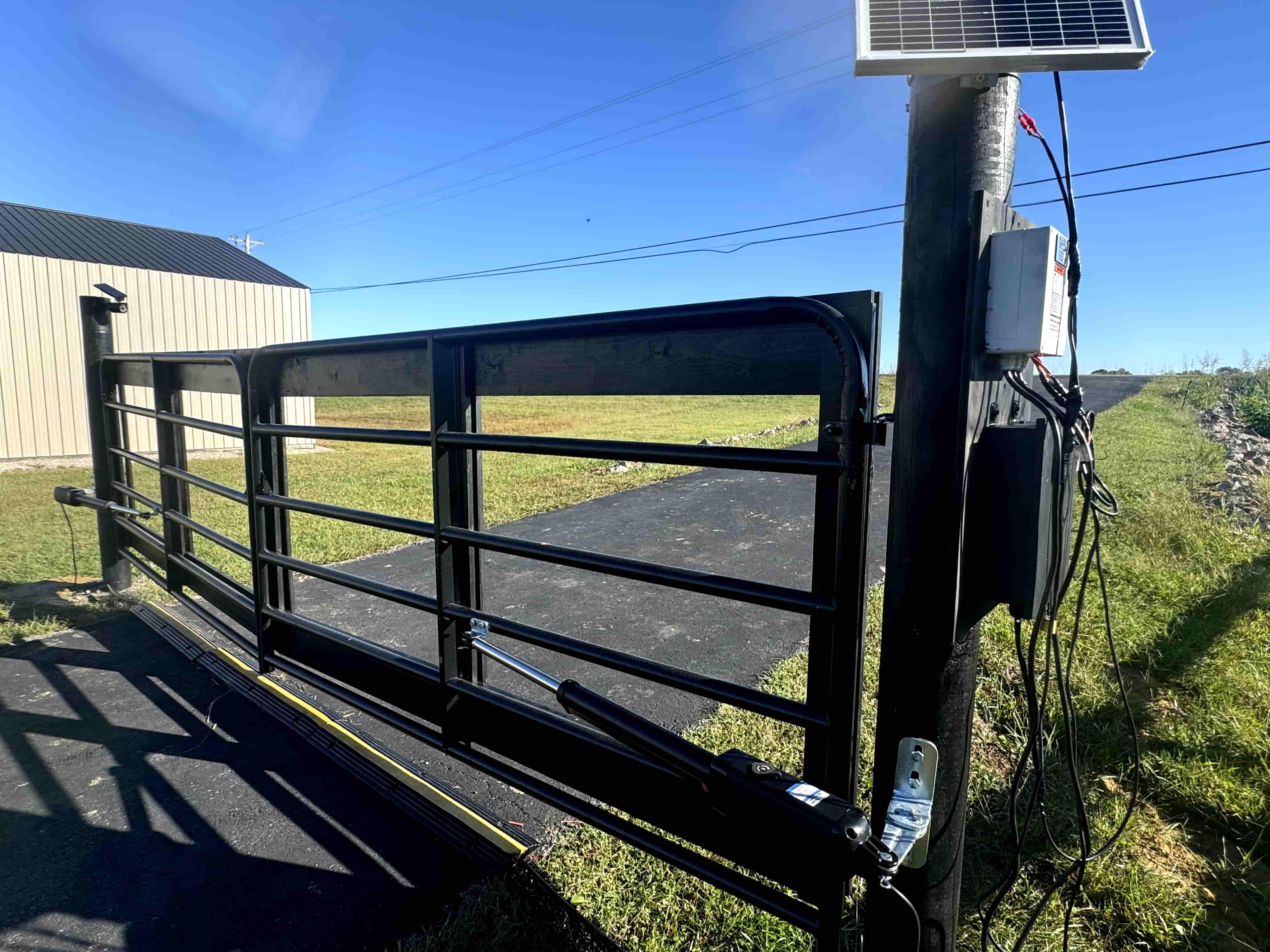 AD8S Heavy Duty Solar Dual Swing Gate Opener in real life
