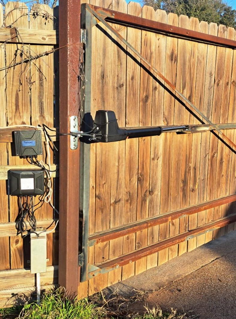 AT12131S Heavy Duty Solar Single Swing Gate Opener in real life