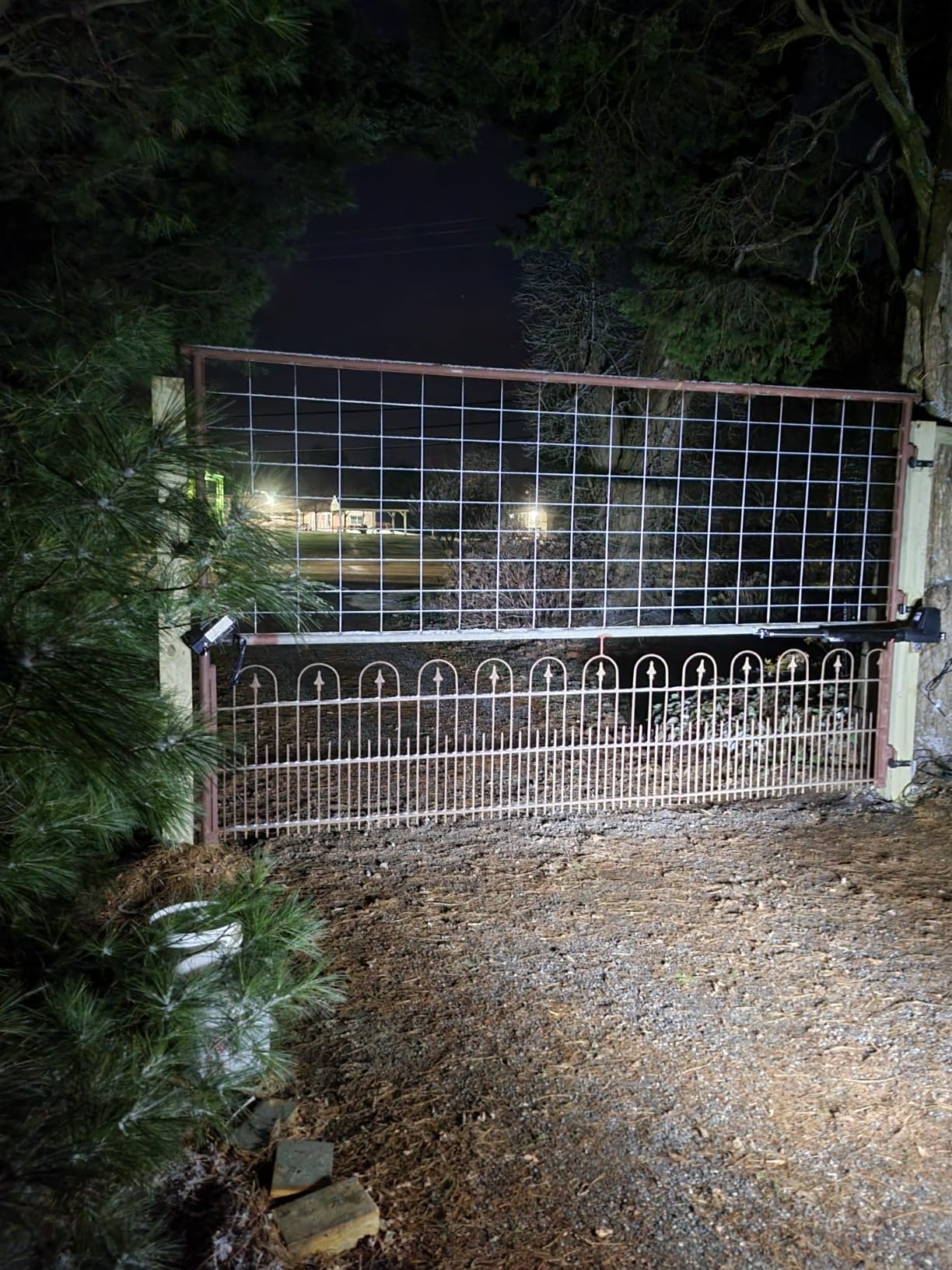 AT12131S Heavy Duty Solar Single Swing Gate Opener in real life