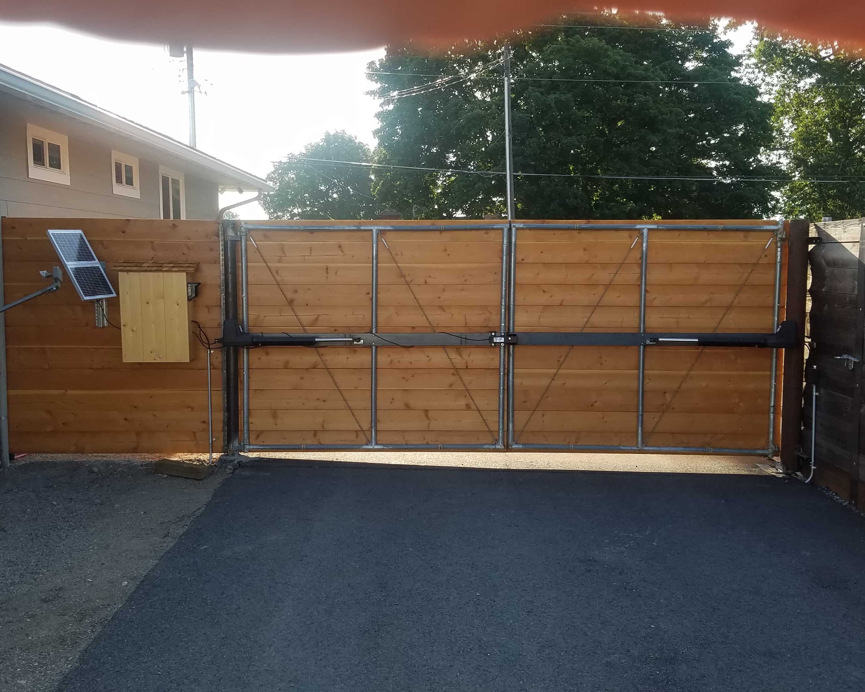AT12132S Heavy Duty Solar Dual Swing Gate Opener in real life