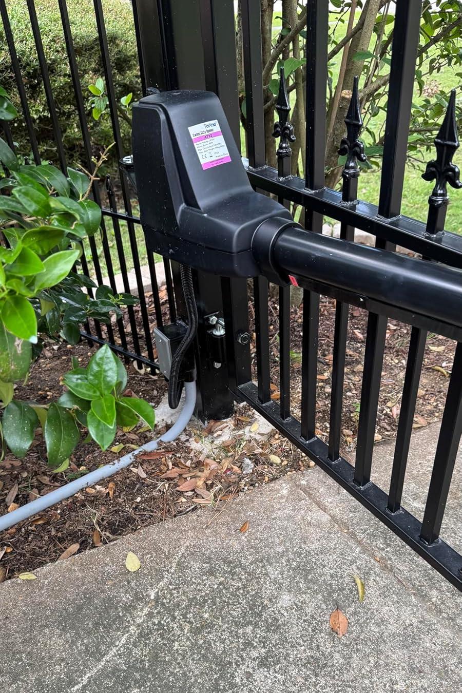 AT12132S Heavy Duty Solar Dual Swing Gate Opener in real life