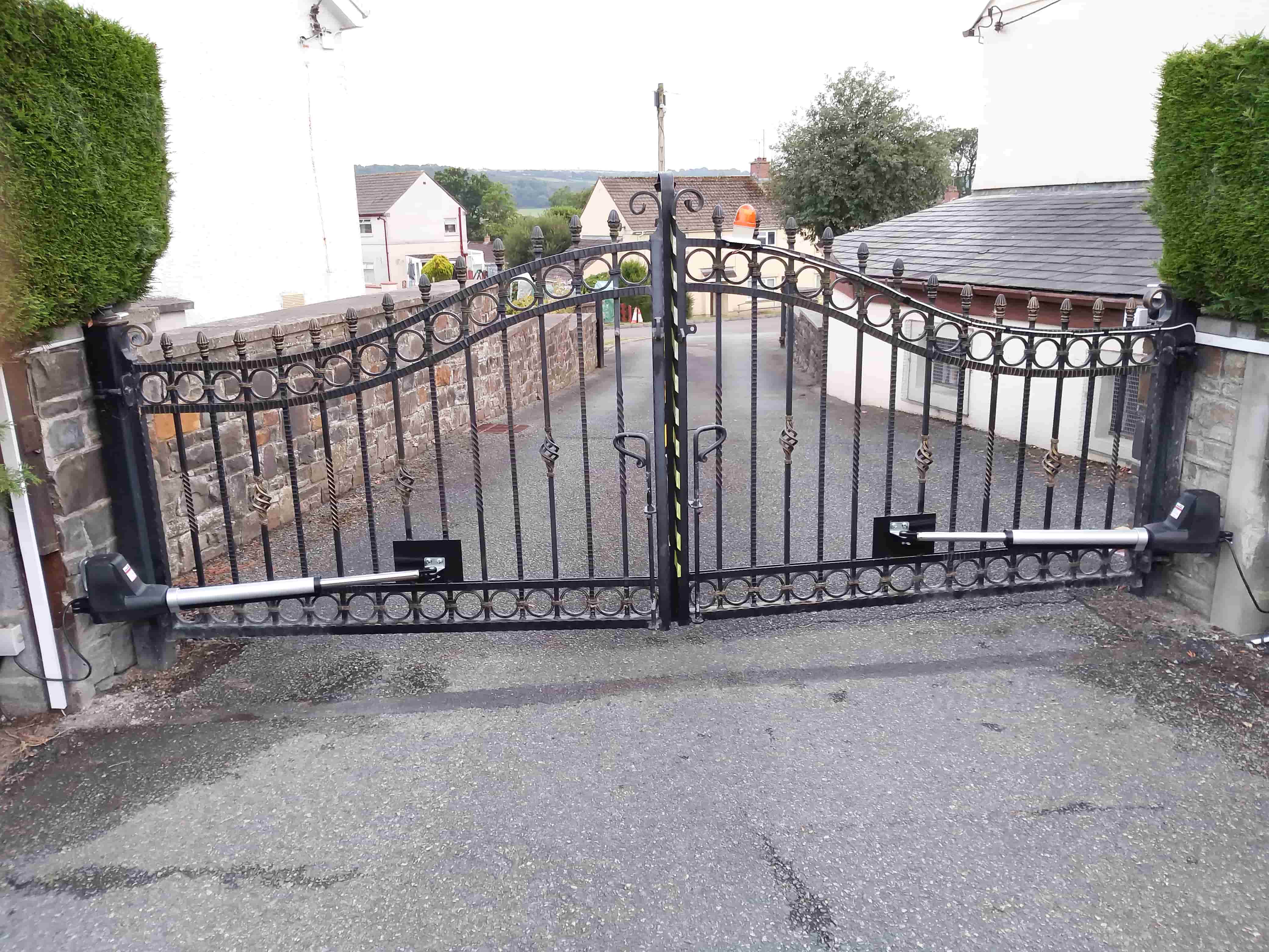 AT602 Dual Swing Gate Opener in real life