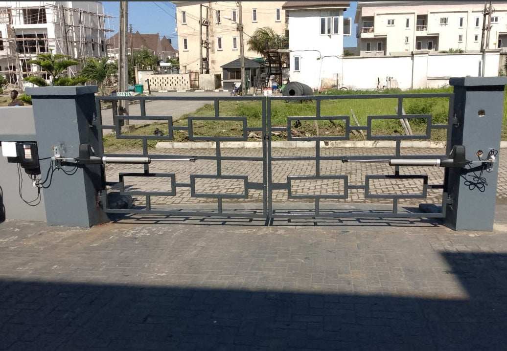 AT602 Dual Swing Gate Opener in real life