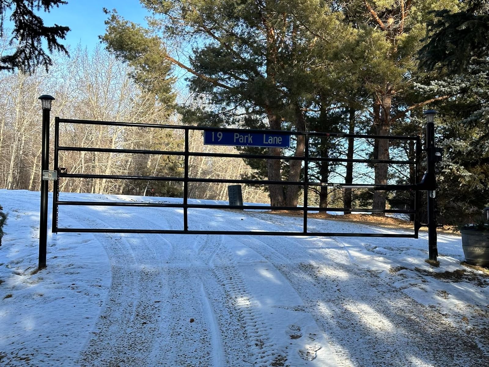 AT6131 Single Swing Gate Opener in real life
