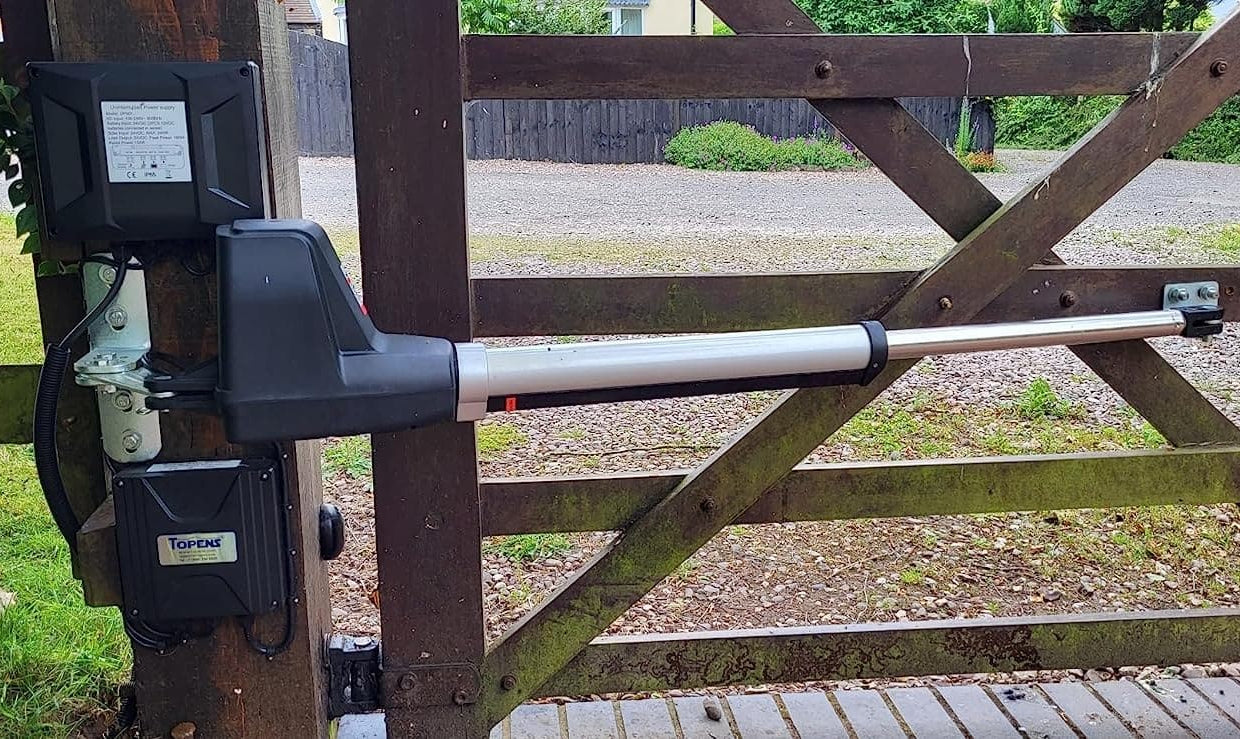 AT6131 Single Swing Gate Opener in real life
