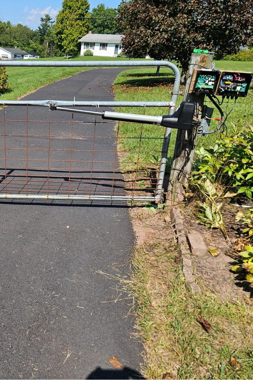 AT6131 Single Swing Gate Opener in real life