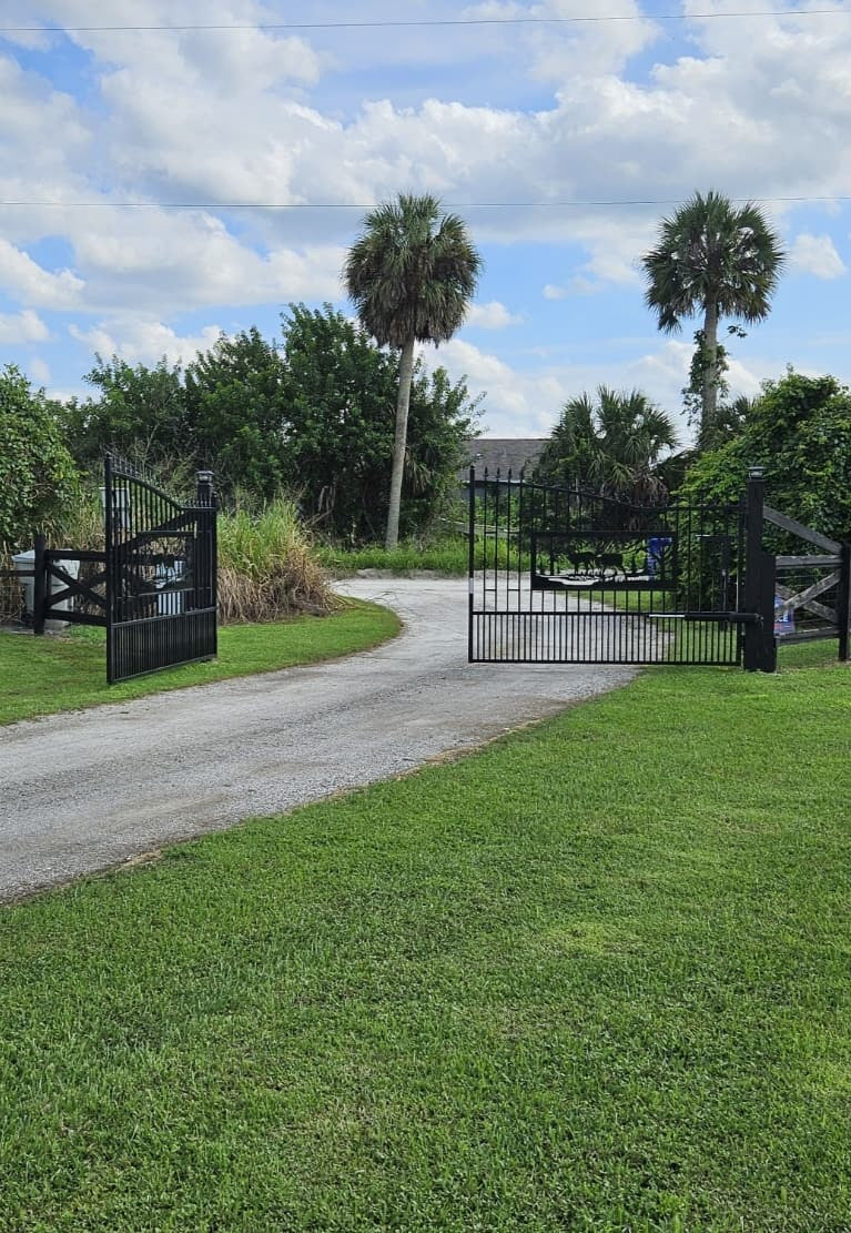 AT6132S Solar Dual Swing Gate Opener in real life