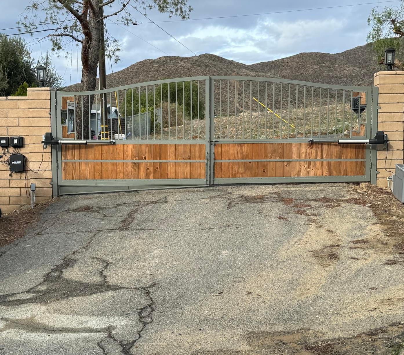 AT6132S Solar Dual Swing Gate Opener in real life
