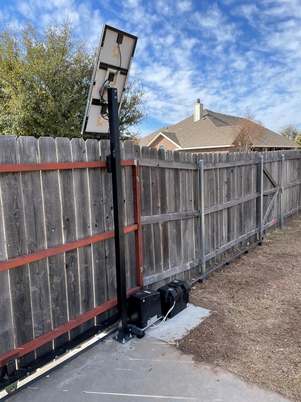 DK1000S Solar Sliding Gate Opener in real life
