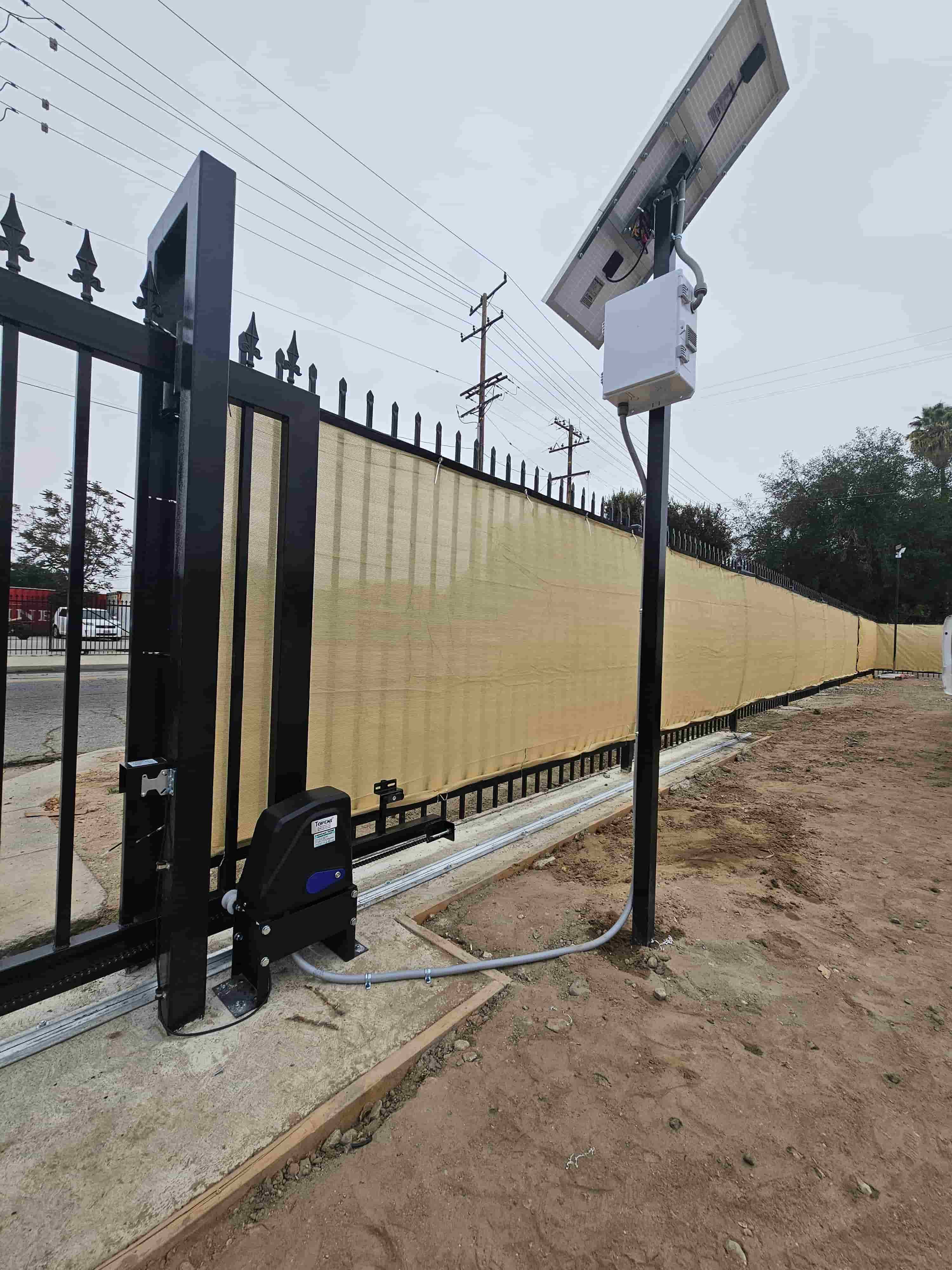 DKC1100S Solar Sliding Gate Opener in real life