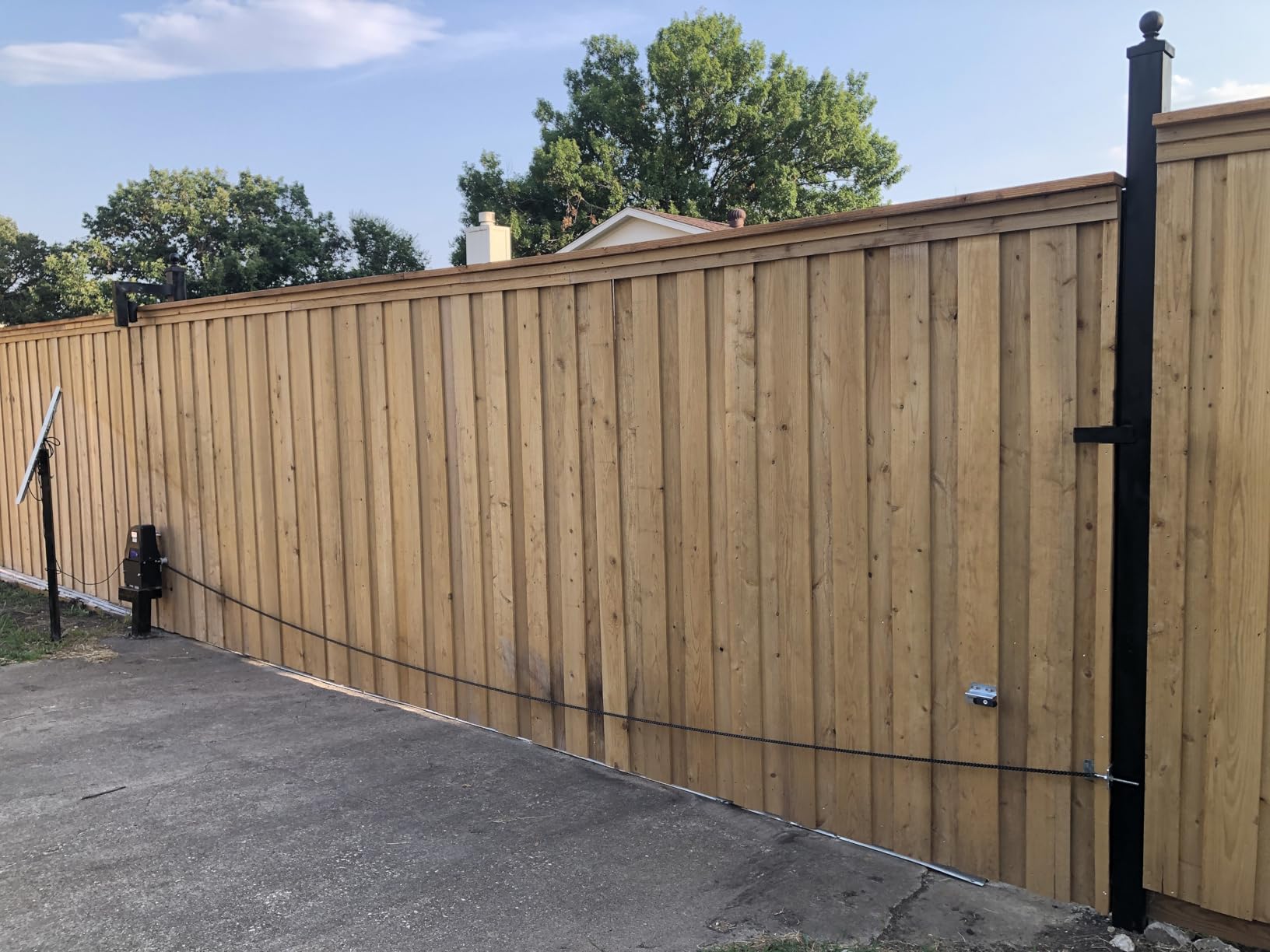DKC1100S Solar Sliding Gate Opener in real life
