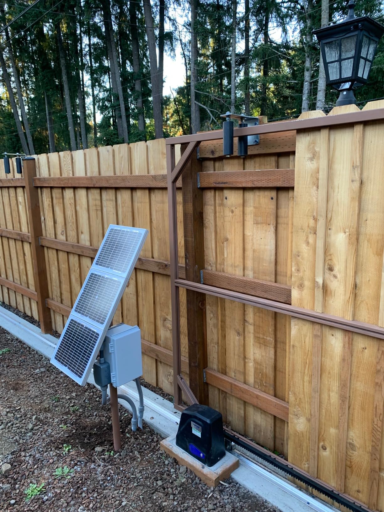 DKR1100ST Solar Sliding Gate Opener in real life