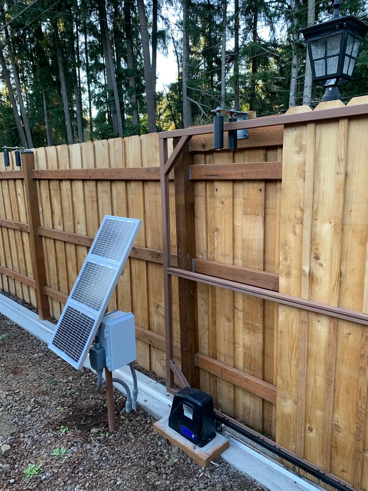 DKR500ST Solar Sliding Gate Opener in real life