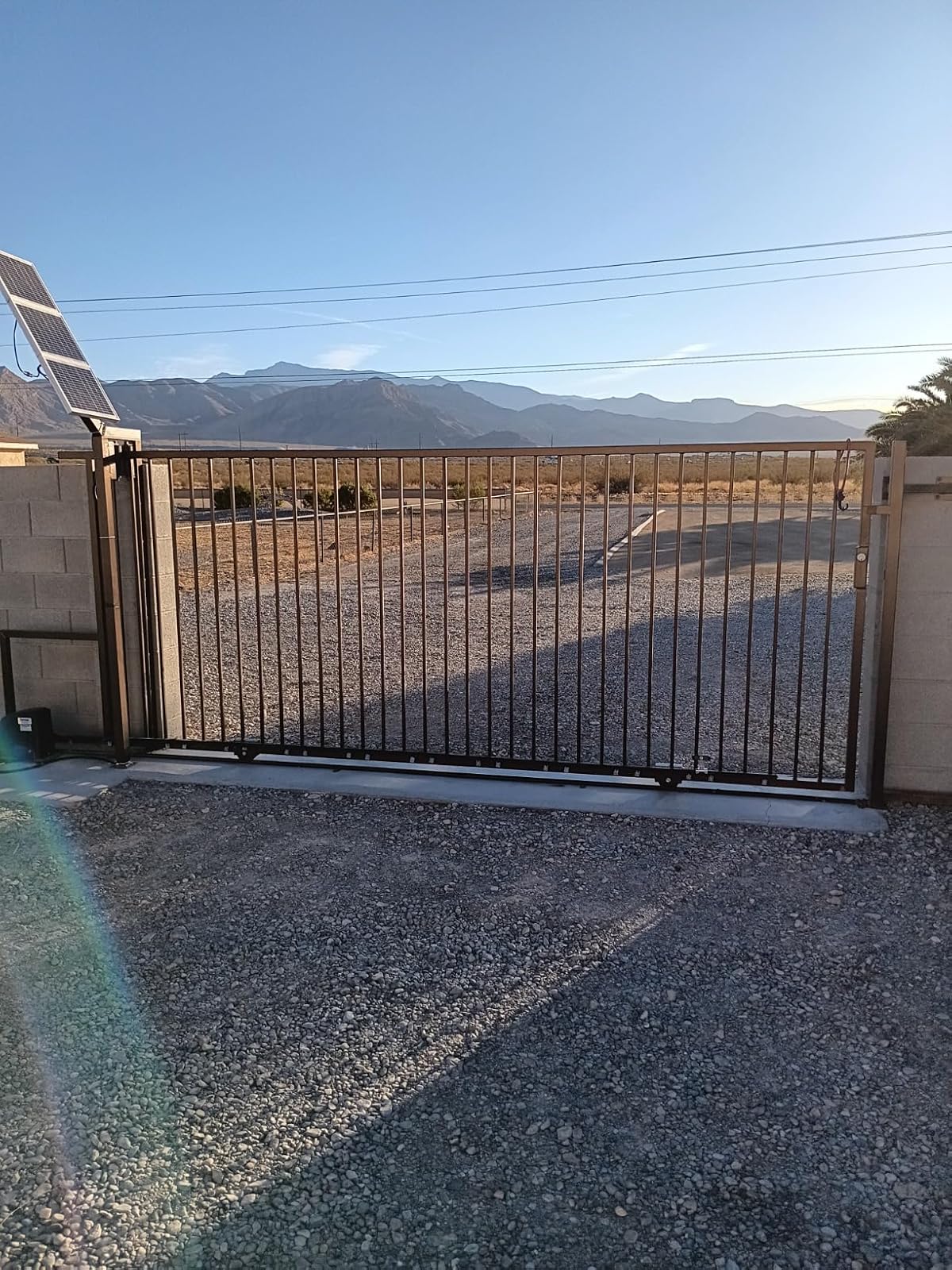 DKR500ST Solar Sliding Gate Opener in real life