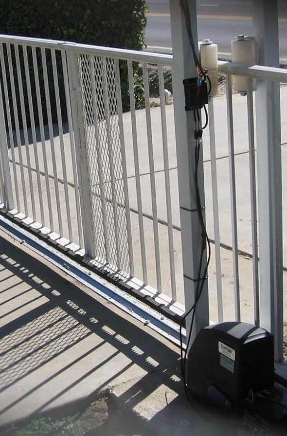 DKR500ST Solar Sliding Gate Opener in real life