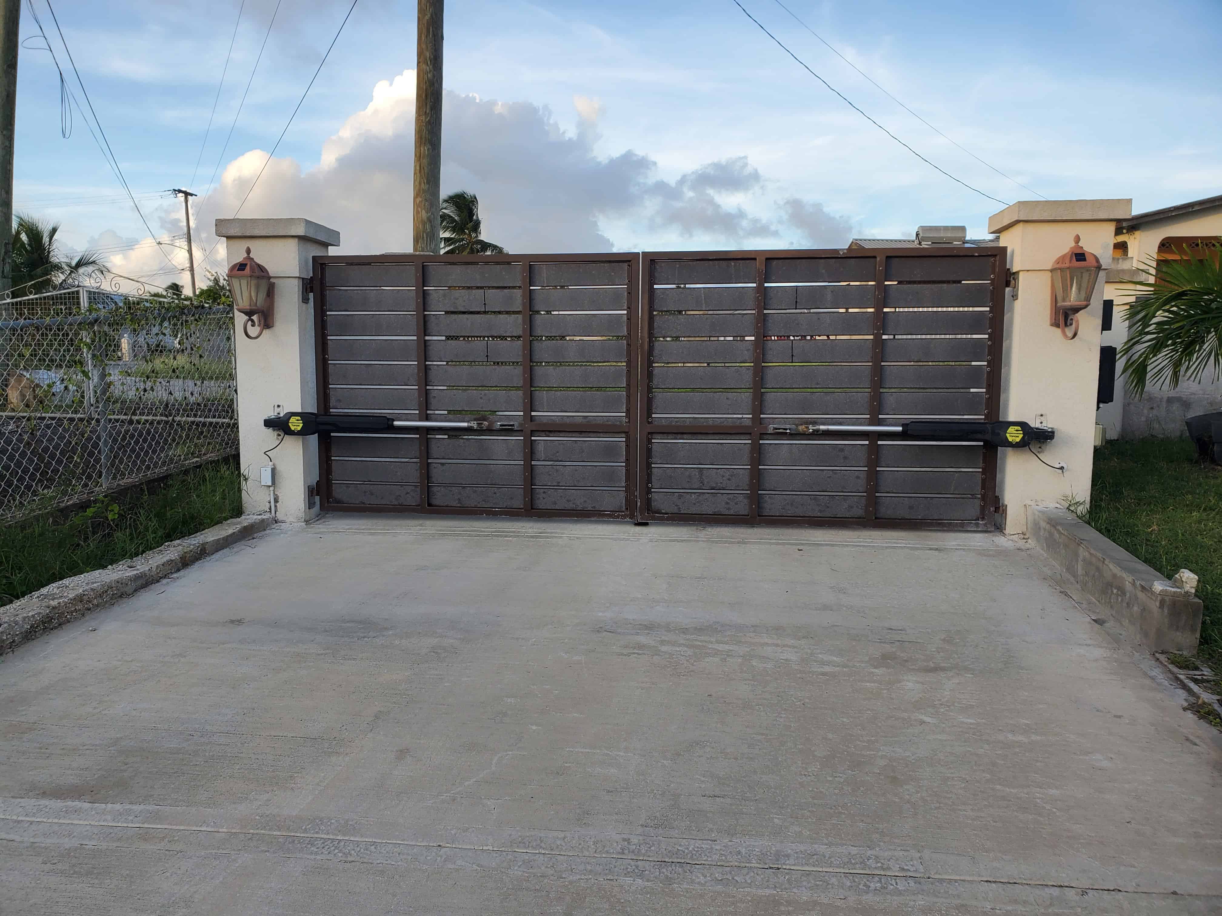 JY9132 Heavy Duty Dual Swing Gate Opener in real life