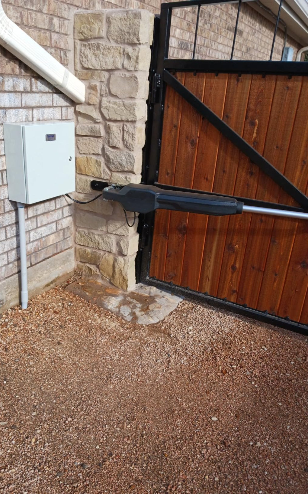JY9132 Heavy Duty Dual Swing Gate Opener in real life