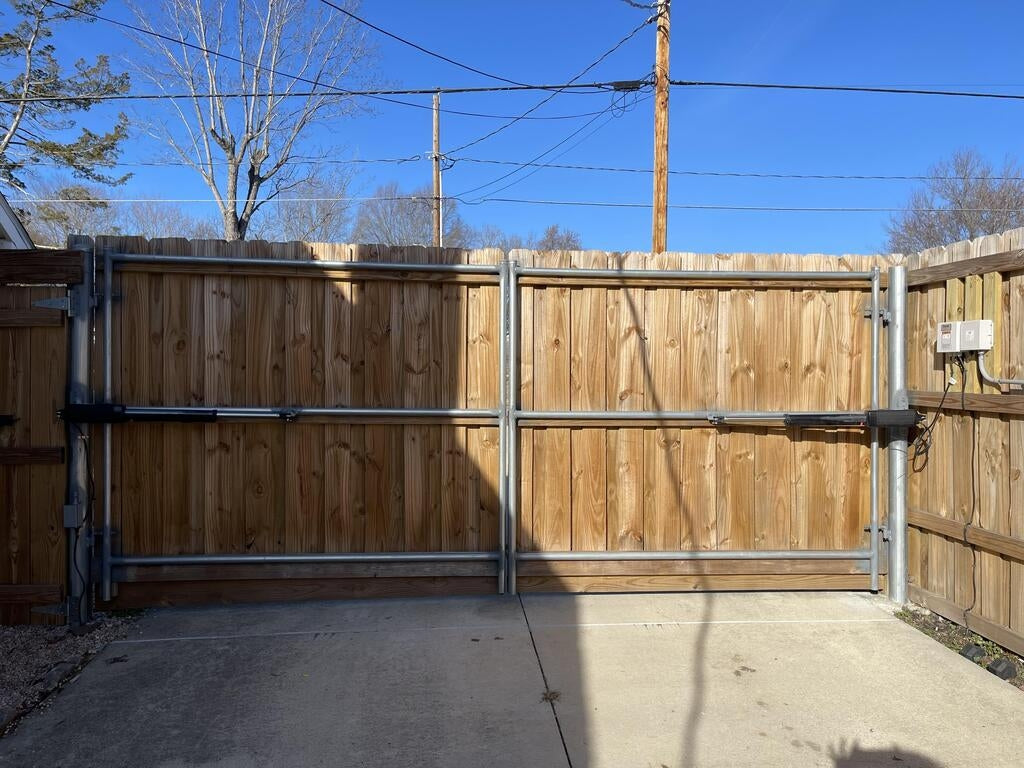 PW502 Dual Swing Gate Opener in real life