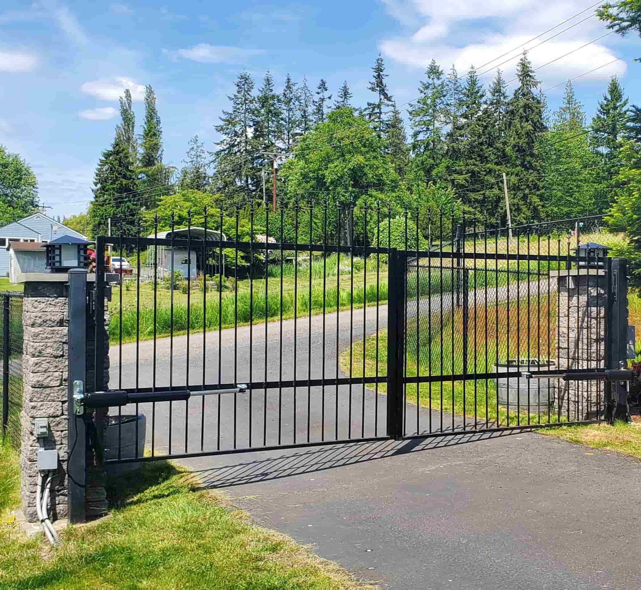 PW502 Dual Swing Gate Opener in real life