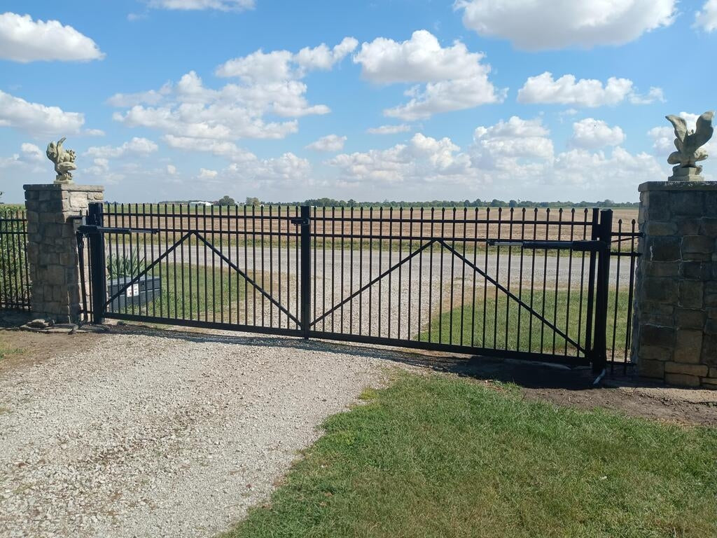 PW802 Heavy Duty Dual Swing Gate Opener in real life