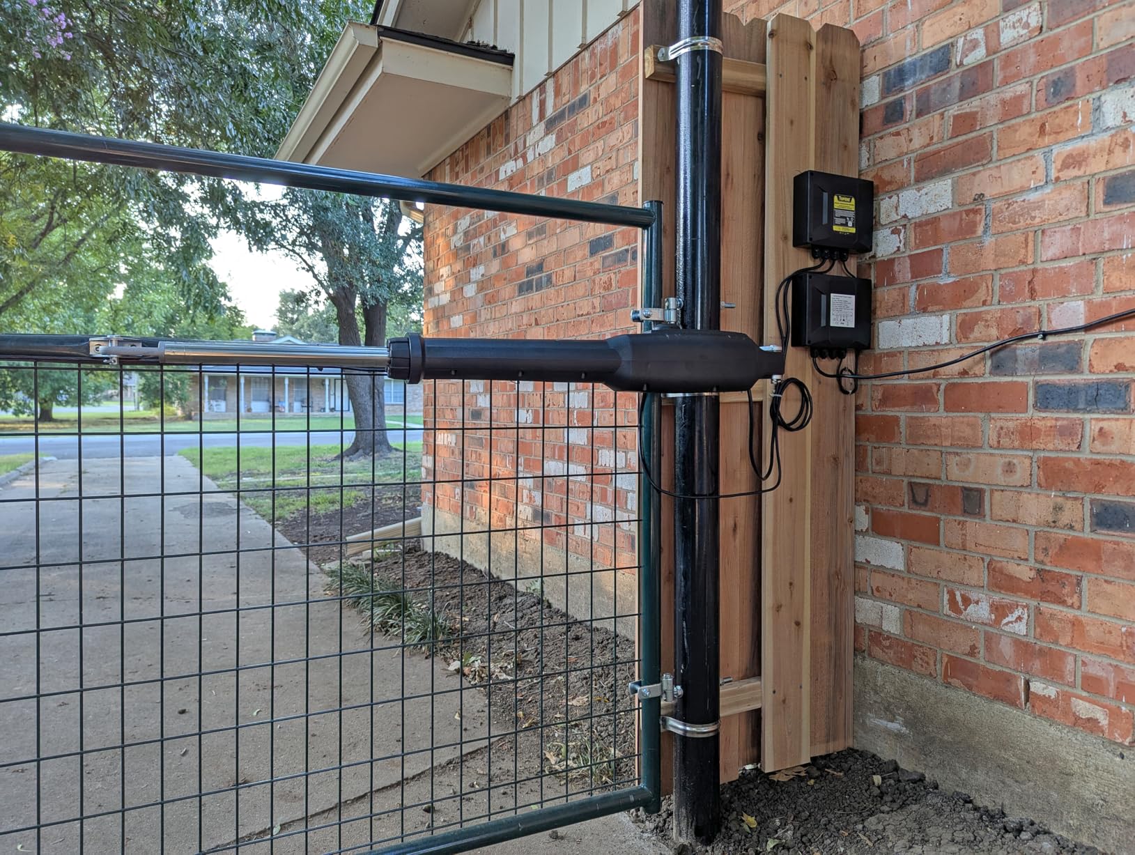XD851 Smart Single Swing Gate Opener with App Control in real life